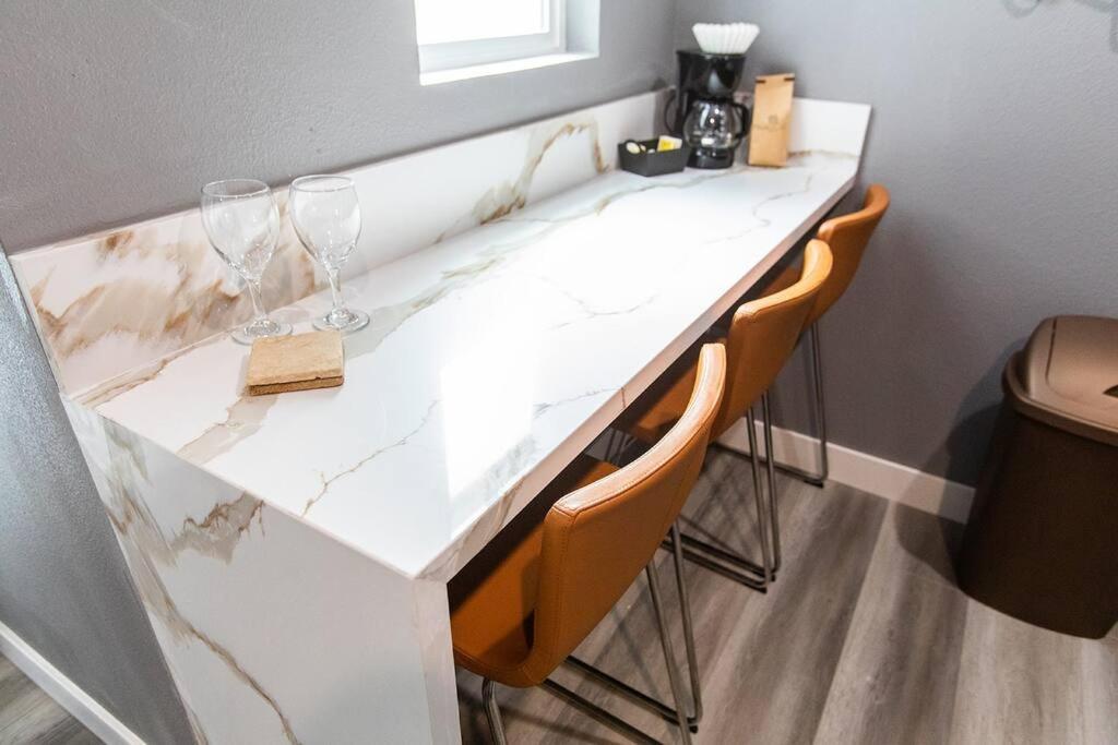 Professionals-Restaurants-Fastwifi-A C-Desk- Pets Apartment ซานดิเอโก ภายนอก รูปภาพ